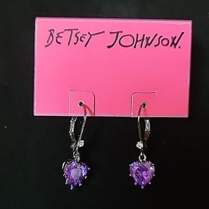 New Vintage! BETSEY JOHNSON Royal Engagement Purple Heart Leverback Earrings.